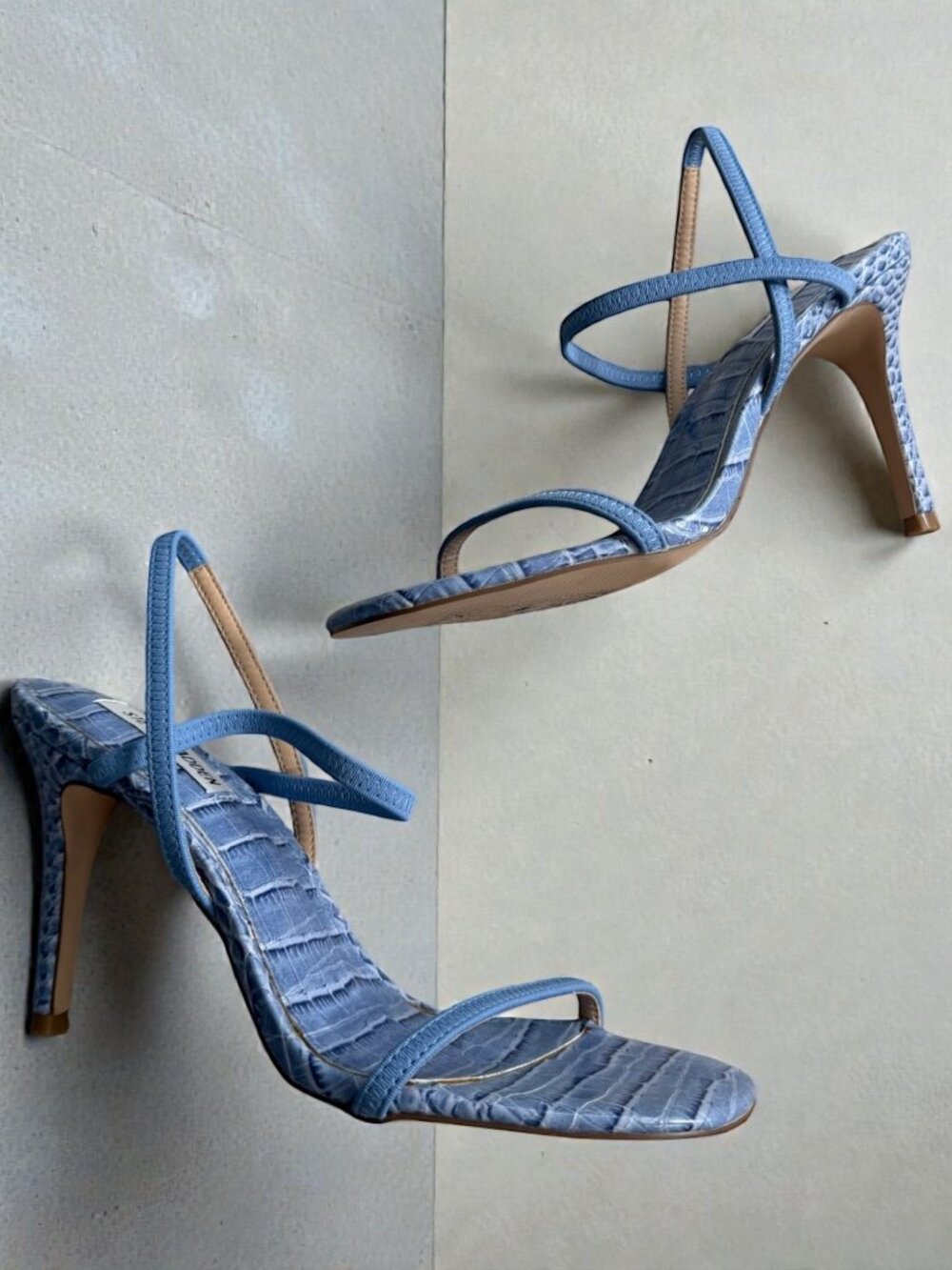 STEVE MADDEN Snap Periwinkle Croc Embosssed Sandals Heels Size 9